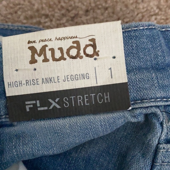 2 pair of mudd flex stretch size 1 jeans. I pair NWT. - Picture 3 of 9